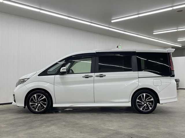 ホンダ ステップワゴン スパーダ クールスピリット 長崎県 2017(平29)年 7万km ホワイトオーキッドパール 純正メモリナビ/・AM/FM/CD/DVD/Bluetooth/・フルセグテレビ/フリップダウンモニター/両側パワースライド/ホンダセンシング/・衝突軽減ブレーキ/・車線逸脱警報/・先行車発進お知らせ機能/・レーンキープアシスト/・アダプティブクルーズコントロール/全方位カメラ/バックカメラ/シートヒーター（D席+N席）/LEDヘッドライト/ETC/ドライブレコーダー/ダブルエアコン/わくわくゲート/リアサンシェード/シートバックテーブル/パドルシフト/オートライト/純正17インチアルミホイル/ＨＤＭＩ端子/プッシュスタートボタン/スマートキー/スペアキー/純正フロアマット/純正バイザー/保証書/取扱説明書
