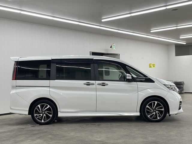 ホンダ ステップワゴン スパーダ クールスピリット 長崎県 2017(平29)年 7万km ホワイトオーキッドパール 純正メモリナビ/・AM/FM/CD/DVD/Bluetooth/・フルセグテレビ/フリップダウンモニター/両側パワースライド/ホンダセンシング/・衝突軽減ブレーキ/・車線逸脱警報/・先行車発進お知らせ機能/・レーンキープアシスト/・アダプティブクルーズコントロール/全方位カメラ/バックカメラ/シートヒーター（D席+N席）/LEDヘッドライト/ETC/ドライブレコーダー/ダブルエアコン/わくわくゲート/リアサンシェード/シートバックテーブル/パドルシフト/オートライト/純正17インチアルミホイル/ＨＤＭＩ端子/プッシュスタートボタン/スマートキー/スペアキー/純正フロアマット/純正バイザー/保証書/取扱説明書