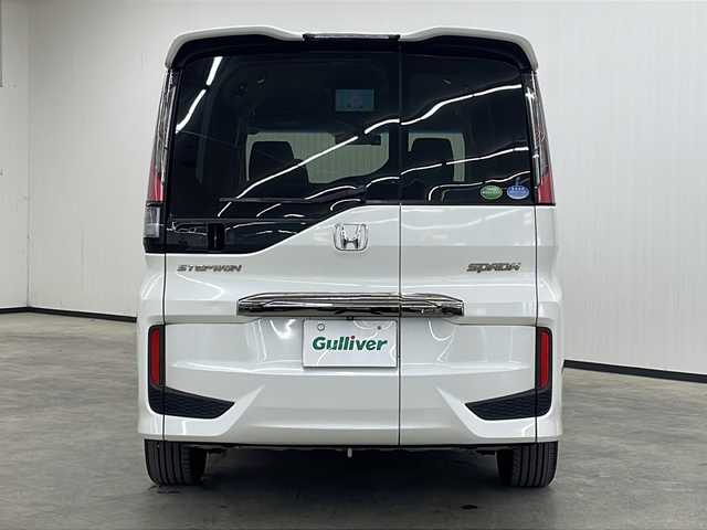 ホンダ ステップワゴン スパーダ クールスピリット 長崎県 2017(平29)年 7万km ホワイトオーキッドパール 純正メモリナビ/・AM/FM/CD/DVD/Bluetooth/・フルセグテレビ/フリップダウンモニター/両側パワースライド/ホンダセンシング/・衝突軽減ブレーキ/・車線逸脱警報/・先行車発進お知らせ機能/・レーンキープアシスト/・アダプティブクルーズコントロール/全方位カメラ/バックカメラ/シートヒーター（D席+N席）/LEDヘッドライト/ETC/ドライブレコーダー/ダブルエアコン/わくわくゲート/リアサンシェード/シートバックテーブル/パドルシフト/オートライト/純正17インチアルミホイル/ＨＤＭＩ端子/プッシュスタートボタン/スマートキー/スペアキー/純正フロアマット/純正バイザー/保証書/取扱説明書