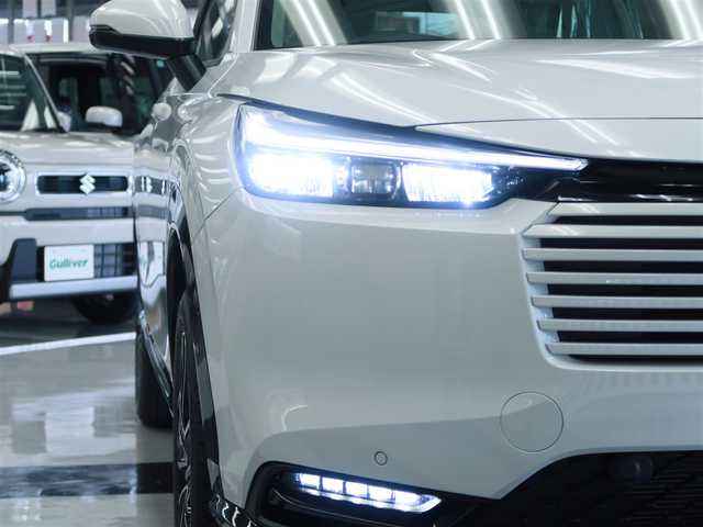 ホンダ ヴェゼル ハイブリッド e:HEV Z 千葉県 2025(令7)年 0.1千km プラチナホワイトパール 登録済未使用車/ホンダコネクトディスプレイ/ナビゲーション/フルセグTV/Bluetooth/AM/FM/USB/バックカメラ /BSM/ブラインドスポットモニター/LEDヘッドライト/LEDフォグランプ/ステアリングヒーター/ビルトインETC2.0/ハーフレザー /電動リアゲート/純正18インチAW/レーダークルーズコントロール/パドルシフト/ワイヤレス充電/USB充電/スマートキー×2本/取説/保証書