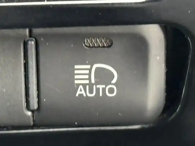 トヨタ プリウス S ツーリングセレクション 福岡県 2018(平30)年 7.2万km ホワイトパールクリスタルシャイン モデリスタエアロ　/純正９型ナビ／フルセグＴＶ　/バックカメラ　/レーダークルーズコントロール　/衝突軽減ブレーキ　/レーンキープ　/横滑り防止装置　/オートマチックハイビーム　/シートヒーター　/純正１７インチＡＷ