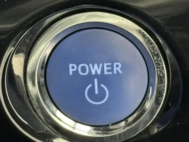 トヨタ プリウス S ツーリングセレクション 福岡県 2018(平30)年 7.2万km ホワイトパールクリスタルシャイン モデリスタエアロ　/純正９型ナビ／フルセグＴＶ　/バックカメラ　/レーダークルーズコントロール　/衝突軽減ブレーキ　/レーンキープ　/横滑り防止装置　/オートマチックハイビーム　/シートヒーター　/純正１７インチＡＷ