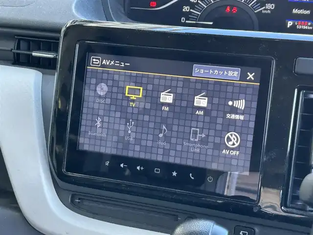 スズキ ソリオ HV MZ 静岡県 2021(令3)年 5.4万km ピュアホワイトP 純正9インチナビ/フルセグ/全周囲カメラ/両側パワースライドドア/ヘッドアップディスプレイ/スズキ セーフティ サポート/シートヒーター/コーナーセンサー/プッシュスタート/スマートキー/LEDヘッドライト/フォグライト