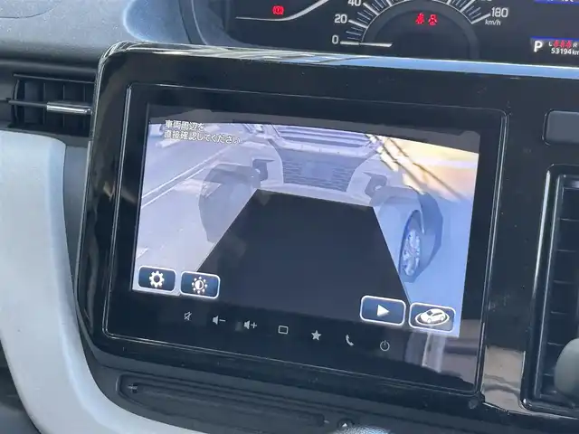 スズキ ソリオ HV MZ 静岡県 2021(令3)年 5.4万km ピュアホワイトP 純正9インチナビ/フルセグ/全周囲カメラ/両側パワースライドドア/ヘッドアップディスプレイ/スズキ セーフティ サポート/シートヒーター/コーナーセンサー/プッシュスタート/スマートキー/LEDヘッドライト/フォグライト