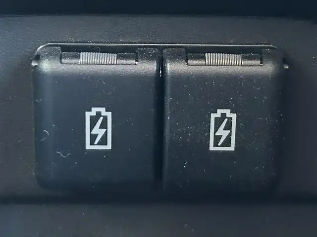 スズキ ソリオ HV MZ 静岡県 2021(令3)年 5.4万km ピュアホワイトP 純正9インチナビ/フルセグ/全周囲カメラ/両側パワースライドドア/ヘッドアップディスプレイ/スズキ セーフティ サポート/シートヒーター/コーナーセンサー/プッシュスタート/スマートキー/LEDヘッドライト/フォグライト