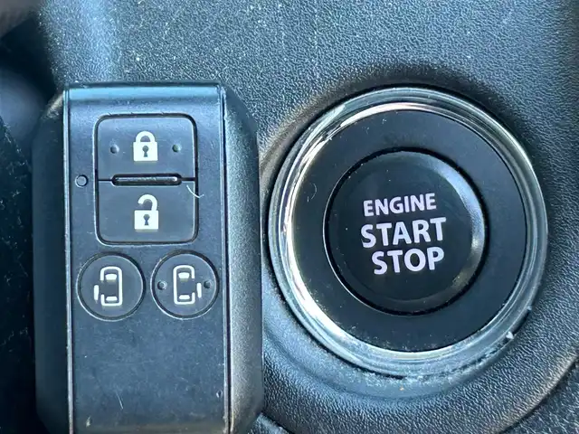 スズキ ソリオ HV MZ 静岡県 2021(令3)年 5.4万km ピュアホワイトP 純正9インチナビ/フルセグ/全周囲カメラ/両側パワースライドドア/ヘッドアップディスプレイ/スズキ セーフティ サポート/シートヒーター/コーナーセンサー/プッシュスタート/スマートキー/LEDヘッドライト/フォグライト