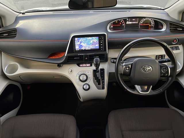 トヨタ シエンタ G 長野県 2016(平28)年 3.7万km ホワイトパールクリスタルシャイン 社外ナビ/【CN-RS02WD】/DVD再生可能/フルセグTV/バックカメラ/BluetoothAudio/両側パワースライドドア/セーフティセンス/・プリクラッシュセーフティ/・レーンディパーチャーアラート/・オートマチックハイビーム/・先行車発進告知機能/ビルトインETC/革巻きステアリング/ステアリングスイッチ/アイドリングストップ/スマートキー/プッシュスタート/電動格納ミラー/純正フロアマット/オートライト