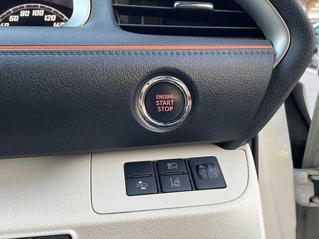 トヨタ シエンタ G 長野県 2016(平28)年 3.7万km ホワイトパールクリスタルシャイン 社外ナビ/【CN-RS02WD】/DVD再生可能/フルセグTV/バックカメラ/BluetoothAudio/両側パワースライドドア/セーフティセンス/・プリクラッシュセーフティ/・レーンディパーチャーアラート/・オートマチックハイビーム/・先行車発進告知機能/ビルトインETC/革巻きステアリング/ステアリングスイッチ/アイドリングストップ/スマートキー/プッシュスタート/電動格納ミラー/純正フロアマット/オートライト