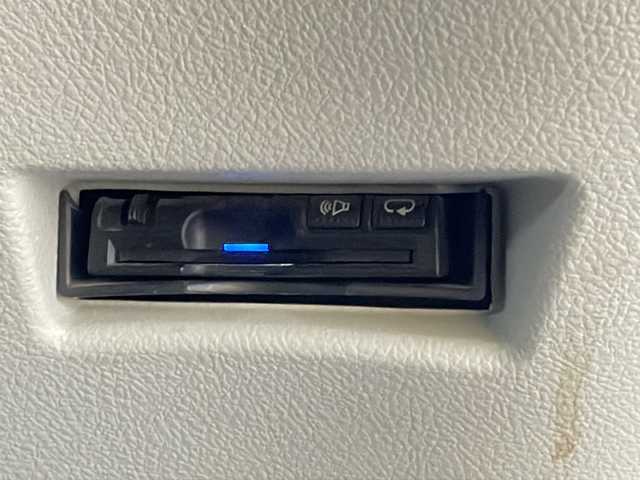 トヨタ シエンタ G 長野県 2016(平28)年 3.7万km ホワイトパールクリスタルシャイン 社外ナビ/【CN-RS02WD】/DVD再生可能/フルセグTV/バックカメラ/BluetoothAudio/両側パワースライドドア/セーフティセンス/・プリクラッシュセーフティ/・レーンディパーチャーアラート/・オートマチックハイビーム/・先行車発進告知機能/ビルトインETC/革巻きステアリング/ステアリングスイッチ/アイドリングストップ/スマートキー/プッシュスタート/電動格納ミラー/純正フロアマット/オートライト