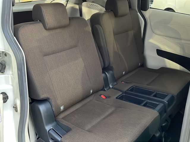 トヨタ シエンタ G 長野県 2016(平28)年 3.7万km ホワイトパールクリスタルシャイン 社外ナビ/【CN-RS02WD】/DVD再生可能/フルセグTV/バックカメラ/BluetoothAudio/両側パワースライドドア/セーフティセンス/・プリクラッシュセーフティ/・レーンディパーチャーアラート/・オートマチックハイビーム/・先行車発進告知機能/ビルトインETC/革巻きステアリング/ステアリングスイッチ/アイドリングストップ/スマートキー/プッシュスタート/電動格納ミラー/純正フロアマット/オートライト