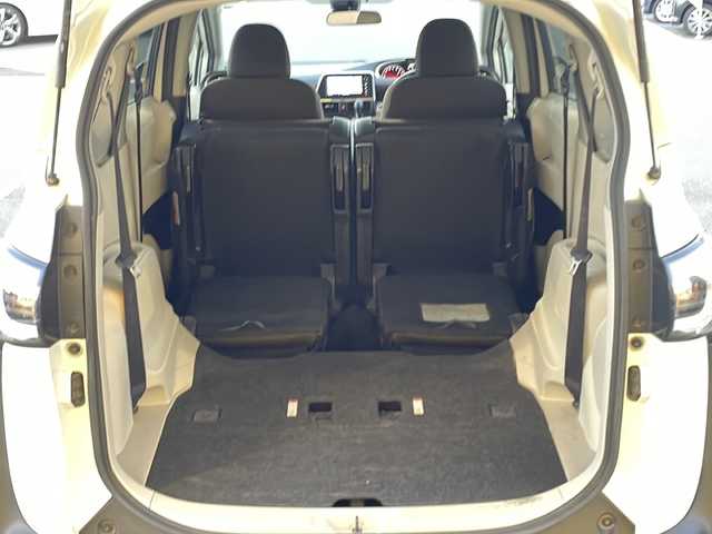 トヨタ シエンタ G 長野県 2016(平28)年 3.7万km ホワイトパールクリスタルシャイン 社外ナビ/【CN-RS02WD】/DVD再生可能/フルセグTV/バックカメラ/BluetoothAudio/両側パワースライドドア/セーフティセンス/・プリクラッシュセーフティ/・レーンディパーチャーアラート/・オートマチックハイビーム/・先行車発進告知機能/ビルトインETC/革巻きステアリング/ステアリングスイッチ/アイドリングストップ/スマートキー/プッシュスタート/電動格納ミラー/純正フロアマット/オートライト