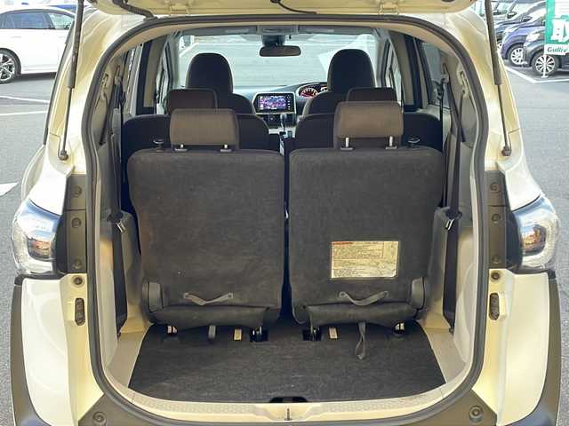 トヨタ シエンタ G 長野県 2016(平28)年 3.7万km ホワイトパールクリスタルシャイン 社外ナビ/【CN-RS02WD】/DVD再生可能/フルセグTV/バックカメラ/BluetoothAudio/両側パワースライドドア/セーフティセンス/・プリクラッシュセーフティ/・レーンディパーチャーアラート/・オートマチックハイビーム/・先行車発進告知機能/ビルトインETC/革巻きステアリング/ステアリングスイッチ/アイドリングストップ/スマートキー/プッシュスタート/電動格納ミラー/純正フロアマット/オートライト