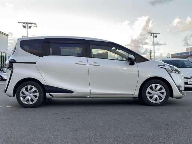 トヨタ シエンタ G 長野県 2016(平28)年 3.7万km ホワイトパールクリスタルシャイン 社外ナビ/【CN-RS02WD】/DVD再生可能/フルセグTV/バックカメラ/BluetoothAudio/両側パワースライドドア/セーフティセンス/・プリクラッシュセーフティ/・レーンディパーチャーアラート/・オートマチックハイビーム/・先行車発進告知機能/ビルトインETC/革巻きステアリング/ステアリングスイッチ/アイドリングストップ/スマートキー/プッシュスタート/電動格納ミラー/純正フロアマット/オートライト