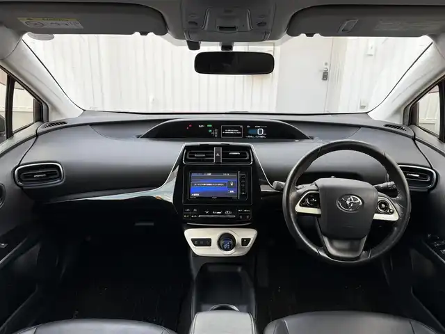 トヨタ プリウス S ツーリングセレクション 大阪府 2016(平28)年 11.9万km エモーショナルレッド (株)IDOMが運営する【じしゃロン東大阪店】の自社ローン専用車両になりますこちらは現金またはオートローンご利用時の価格です。自社ローンご希望の方は別途その旨お申付け下さい/社外ナビ【AVN-Z05iW】/フルセグTV、Bluetooth、SDREC、CD、DVD/バックカメラ/ETC/LEDヘッドライト/オートライト/前席シートヒーター/横滑り防止装置/合皮シート/スマートキー＆プッシュスタート/取説＆保証書