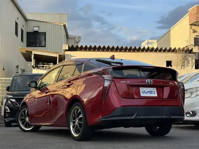 トヨタ プリウス S ツーリングセレクション 大阪府 2016(平28)年 11.9万km エモーショナルレッド (株)IDOMが運営する【じしゃロン東大阪店】の自社ローン専用車両になりますこちらは現金またはオートローンご利用時の価格です。自社ローンご希望の方は別途その旨お申付け下さい/社外ナビ【AVN-Z05iW】/フルセグTV、Bluetooth、SDREC、CD、DVD/バックカメラ/ETC/LEDヘッドライト/オートライト/前席シートヒーター/横滑り防止装置/合皮シート/スマートキー＆プッシュスタート/取説＆保証書