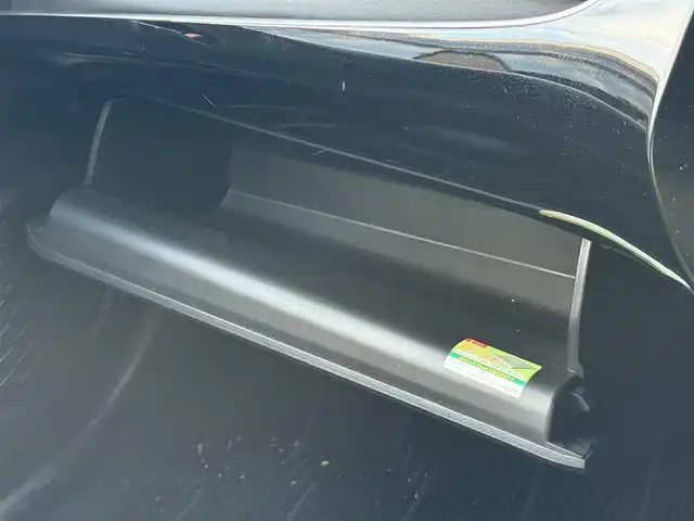 トヨタ プリウス S ツーリングセレクション 大阪府 2016(平28)年 11.9万km エモーショナルレッド (株)IDOMが運営する【じしゃロン東大阪店】の自社ローン専用車両になりますこちらは現金またはオートローンご利用時の価格です。自社ローンご希望の方は別途その旨お申付け下さい/社外ナビ【AVN-Z05iW】/フルセグTV、Bluetooth、SDREC、CD、DVD/バックカメラ/ETC/LEDヘッドライト/オートライト/前席シートヒーター/横滑り防止装置/合皮シート/スマートキー＆プッシュスタート/取説＆保証書