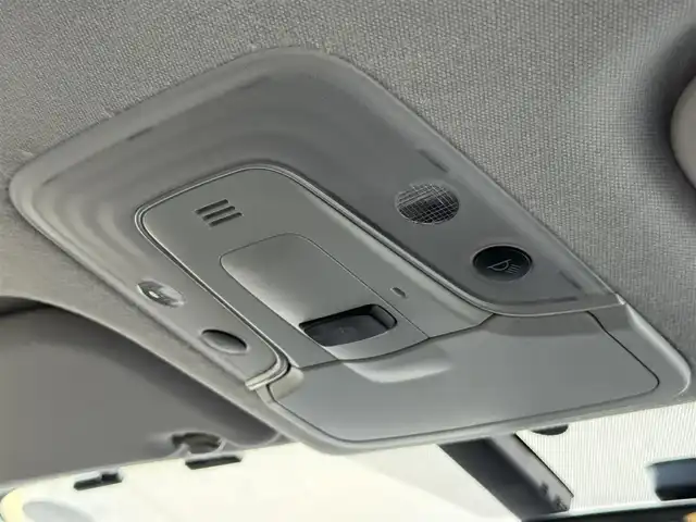 トヨタ プリウス S ツーリングセレクション 大阪府 2016(平28)年 11.9万km エモーショナルレッド (株)IDOMが運営する【じしゃロン東大阪店】の自社ローン専用車両になりますこちらは現金またはオートローンご利用時の価格です。自社ローンご希望の方は別途その旨お申付け下さい/社外ナビ【AVN-Z05iW】/フルセグTV、Bluetooth、SDREC、CD、DVD/バックカメラ/ETC/LEDヘッドライト/オートライト/前席シートヒーター/横滑り防止装置/合皮シート/スマートキー＆プッシュスタート/取説＆保証書