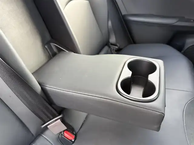 トヨタ プリウス S ツーリングセレクション 大阪府 2016(平28)年 11.9万km エモーショナルレッド (株)IDOMが運営する【じしゃロン東大阪店】の自社ローン専用車両になりますこちらは現金またはオートローンご利用時の価格です。自社ローンご希望の方は別途その旨お申付け下さい/社外ナビ【AVN-Z05iW】/フルセグTV、Bluetooth、SDREC、CD、DVD/バックカメラ/ETC/LEDヘッドライト/オートライト/前席シートヒーター/横滑り防止装置/合皮シート/スマートキー＆プッシュスタート/取説＆保証書