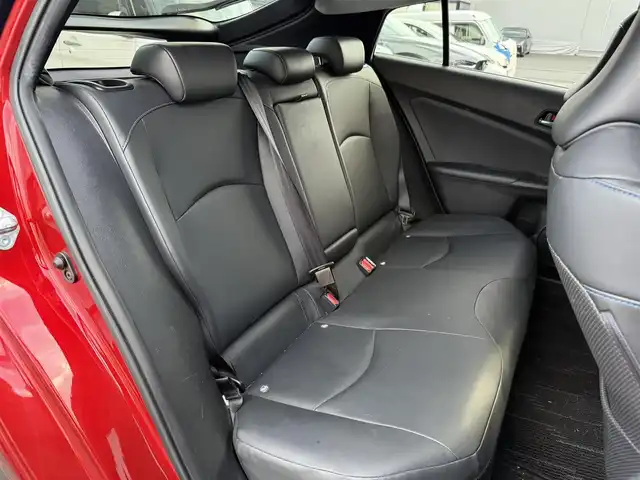 トヨタ プリウス S ツーリングセレクション 大阪府 2016(平28)年 11.9万km エモーショナルレッド (株)IDOMが運営する【じしゃロン東大阪店】の自社ローン専用車両になりますこちらは現金またはオートローンご利用時の価格です。自社ローンご希望の方は別途その旨お申付け下さい/社外ナビ【AVN-Z05iW】/フルセグTV、Bluetooth、SDREC、CD、DVD/バックカメラ/ETC/LEDヘッドライト/オートライト/前席シートヒーター/横滑り防止装置/合皮シート/スマートキー＆プッシュスタート/取説＆保証書