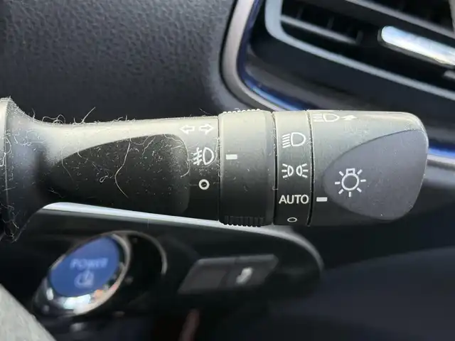 トヨタ プリウス S ツーリングセレクション 大阪府 2016(平28)年 11.9万km エモーショナルレッド (株)IDOMが運営する【じしゃロン東大阪店】の自社ローン専用車両になりますこちらは現金またはオートローンご利用時の価格です。自社ローンご希望の方は別途その旨お申付け下さい/社外ナビ【AVN-Z05iW】/フルセグTV、Bluetooth、SDREC、CD、DVD/バックカメラ/ETC/LEDヘッドライト/オートライト/前席シートヒーター/横滑り防止装置/合皮シート/スマートキー＆プッシュスタート/取説＆保証書