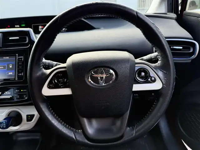 トヨタ プリウス S ツーリングセレクション 大阪府 2016(平28)年 11.9万km エモーショナルレッド (株)IDOMが運営する【じしゃロン東大阪店】の自社ローン専用車両になりますこちらは現金またはオートローンご利用時の価格です。自社ローンご希望の方は別途その旨お申付け下さい/社外ナビ【AVN-Z05iW】/フルセグTV、Bluetooth、SDREC、CD、DVD/バックカメラ/ETC/LEDヘッドライト/オートライト/前席シートヒーター/横滑り防止装置/合皮シート/スマートキー＆プッシュスタート/取説＆保証書