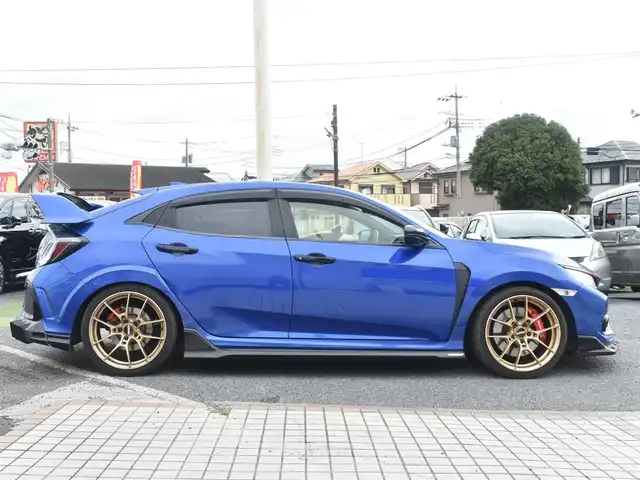 ホンダ シビック タイプR 神奈川県 2019(令1)年 2.4万km ブリリアントスポーティブルーメタリック2トーン 無限　フルエアロ/無限　ステアリング/無限　フルチタンマフラー/無限　シフトノブ/無限　クイックシフター/無限　サイドミラー/無限　ラゲージマット/RAYS VOLKレーシングG-02/純正ナビVXM-195VFi/フルセグテレビ/DVD/CD/Bluetooth/バックカメラ/ETC/スマートキースペアあり/クルーズコントロール/LEDヘッドライト/アンビエントライト/ミラー型レーダー探知機/OPフォグランプ/純正ホイールあり/純正ステアリングあり/保証書/取扱説明書/記録簿R2.4.5.6あり