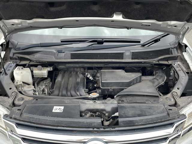 日産 セレナ ハイウェイS G Sハイブリッド 兵庫県 2015(平27)年 8.7万km ブリリアントシルバー 取扱説明書/保証書/純正ナビ（フルセグ/CD/DVD/AM/FM/VTR/AUX/SD/USB/WALKMAN/Bluetooth/iPod/MUSIC STOCKER）/プッシュスタート/全方位カメラ/衝突軽減ブレーキ/レーンキープアシスト/クルーズコントロール/クリアランスソナー/両側パワースライドドア/アイドリングストップ/スマートキー/ETC/ドライブレコーダー前後/サンシェード