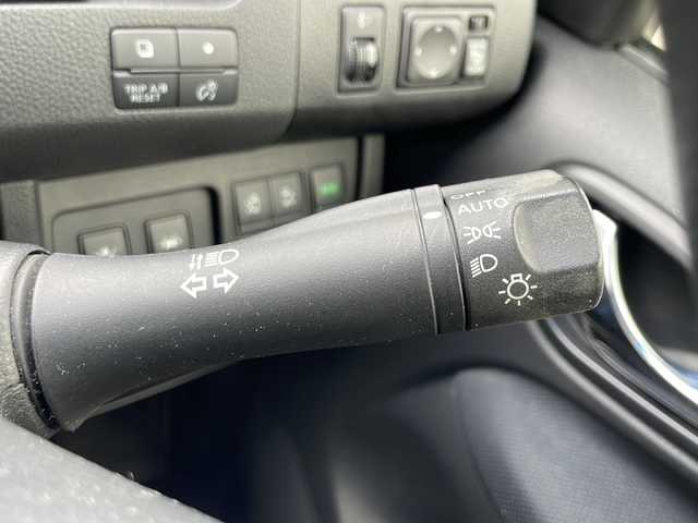 日産 セレナ ハイウェイS G Sハイブリッド 兵庫県 2015(平27)年 8.7万km ブリリアントシルバー 取扱説明書/保証書/純正ナビ（フルセグ/CD/DVD/AM/FM/VTR/AUX/SD/USB/WALKMAN/Bluetooth/iPod/MUSIC STOCKER）/プッシュスタート/全方位カメラ/衝突軽減ブレーキ/レーンキープアシスト/クルーズコントロール/クリアランスソナー/両側パワースライドドア/アイドリングストップ/スマートキー/ETC/ドライブレコーダー前後/サンシェード