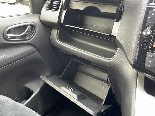 日産 セレナ ハイウェイS G Sハイブリッド 兵庫県 2015(平27)年 8.7万km ブリリアントシルバー 取扱説明書/保証書/純正ナビ（フルセグ/CD/DVD/AM/FM/VTR/AUX/SD/USB/WALKMAN/Bluetooth/iPod/MUSIC STOCKER）/プッシュスタート/全方位カメラ/衝突軽減ブレーキ/レーンキープアシスト/クルーズコントロール/クリアランスソナー/両側パワースライドドア/アイドリングストップ/スマートキー/ETC/ドライブレコーダー前後/サンシェード