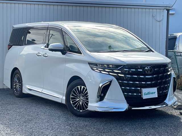 トヨタ アルファードハイブリット エグゼクティブ ラウンジ 埼玉県 2025(令7)年 0.2万km ライムホワイトパールクリスタルシャイン ワンオーナー/左右独立ムーンルーフ/ベージュレザーシート/全席シートヒーター＆ベンチレーション/全席パワーシート（Ｄ席メモリ機能付）/純正１４インチナビ＆フルセグＴＶ/（ＢＴ＆ＡｐｐｌｅＣａｒＰｌａｙ＆ＨＤＭＩ）/ＪＢＬプレミアムサウンド/１４インチリアエンタ－テイメントシステム/パラミックビューモニター/ビルトインＥＴＣ２．０/デジタルインナーミラー/ドライブレコーダー/両側パワースライドドア/ユニバーサルステップ/モデリスタエアロ（Ｆ＆Ｓ＆Ｒ）/モデリスタシグネチャーイルミブレード/プリクラッシュセーフティー/アドバンスドドライブ/ロードサインアシスト/フロントクロストラフィックアラート/リアクロストラフィックアラート/レーンディパーチャーアラート/レーンチェンジアシスト/プロドライビングアシスト/ブラインドスポットモニター/パーキングサポートブレーキ/リアカメラディテクション/安心降車アシスト/後方車両接近告知/周辺車両接近時サポート/クリアランスソナー/ヘッドアップディスプレイ/ＡＣ１００Ｖ/↓検査員記入欄に続く