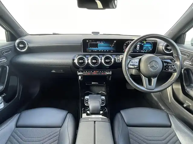 メルセデス・ベンツ Ａ１８０ スタイル 東京都 2018(平30)年 4.9万km イリジウムシルバー 純正ナビ／ＴＶ/リアカメラ/ハーフレザー/パワーシート/シートヒーター/ＥＴＣ２．０/ＡＣＣ/ＢＳＭ/レーンキープ/ＬＥＤヘッドライト/アイドリングストップ/スマートキー/スペアキー１本/保証書/取説