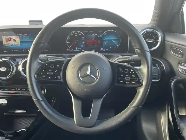 メルセデス・ベンツ Ａ１８０ スタイル 東京都 2018(平30)年 4.9万km イリジウムシルバー 純正ナビ／ＴＶ/リアカメラ/ハーフレザー/パワーシート/シートヒーター/ＥＴＣ２．０/ＡＣＣ/ＢＳＭ/レーンキープ/ＬＥＤヘッドライト/アイドリングストップ/スマートキー/スペアキー１本/保証書/取説