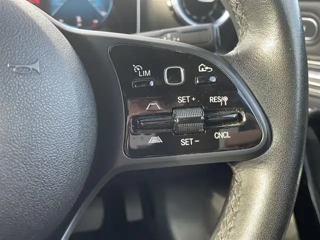 メルセデス・ベンツ Ａ１８０ スタイル 東京都 2018(平30)年 4.9万km イリジウムシルバー 純正ナビ／ＴＶ/リアカメラ/ハーフレザー/パワーシート/シートヒーター/ＥＴＣ２．０/ＡＣＣ/ＢＳＭ/レーンキープ/ＬＥＤヘッドライト/アイドリングストップ/スマートキー/スペアキー１本/保証書/取説