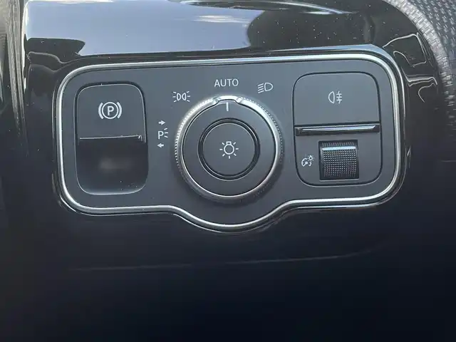 メルセデス・ベンツ Ａ１８０ スタイル 東京都 2018(平30)年 4.9万km イリジウムシルバー 純正ナビ／ＴＶ/リアカメラ/ハーフレザー/パワーシート/シートヒーター/ＥＴＣ２．０/ＡＣＣ/ＢＳＭ/レーンキープ/ＬＥＤヘッドライト/アイドリングストップ/スマートキー/スペアキー１本/保証書/取説