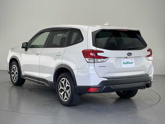 スバル フォレスター ツーリング 長野県 2018(平30)年 3.7万km クリスタルホワイトP 4WD/純正メモリナビ/Bluetooth／CD／DVD/AM／FM/フルセグTV/バックカメラ／左サイド/ETC/アルパイン後席モニター/デジタルインナーミラー/ドライブレコーダー/横滑り防止装置/衝突被害軽減システム/レーンキープアシスト/前席シートヒーター/前席パワーシート/ステアリングスイッチ/ステアリングヒーター/パドルシフト/純正17インチAW装着/純正フロアマット/ドアバイザー/前後コーナーセンサー/LEDヘッドライト/スマートキー