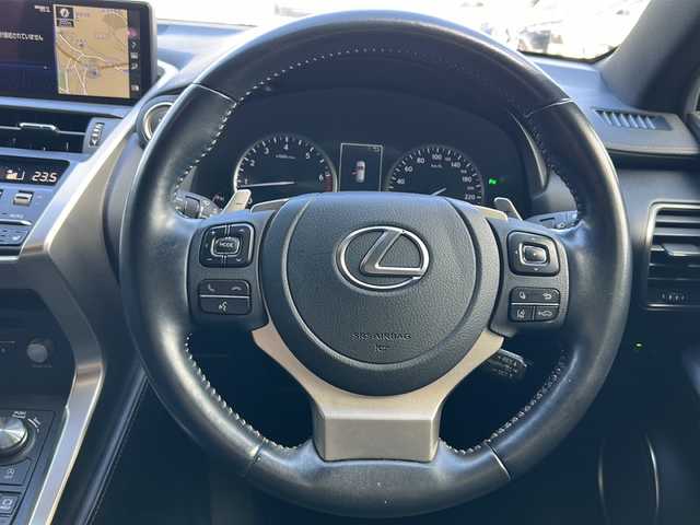 レクサス ＮＸ 300 スパイス&シック 京都府 2021(令3)年 5.9万km ソニッククォーツ ワンオーナー/純正ナビ/・BT Audio/フルセグTV/CD/DVD/クルーズコントロール/バックカメラ/サイドカメラ/ビルトインETC2.0/前後ドラレコ/シートヒーター/エアシート/メモリー機能付きパワーシート/クリアランスソナー/プリクラッシュセーフティ/ステアリングスイッチ/ステアリングヒーター/パドルシフト/オートライト/オートハイビーム/保証書＆取説