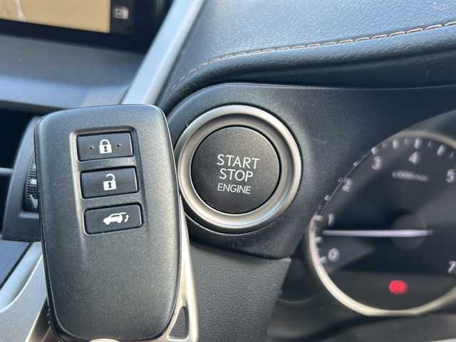 レクサス ＮＸ 300 スパイス&シック 京都府 2021(令3)年 5.9万km ソニッククォーツ ワンオーナー/純正ナビ/・BT Audio/フルセグTV/CD/DVD/クルーズコントロール/バックカメラ/サイドカメラ/ビルトインETC2.0/前後ドラレコ/シートヒーター/エアシート/メモリー機能付きパワーシート/クリアランスソナー/プリクラッシュセーフティ/ステアリングスイッチ/ステアリングヒーター/パドルシフト/オートライト/オートハイビーム/保証書＆取説