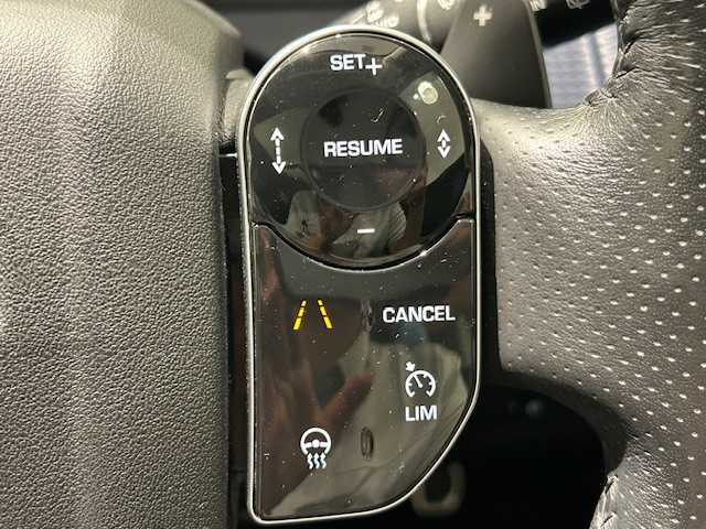 ランドローバー レンジローバーヴェラール Rダイナミック SE 180PS 宮城県 2018(平30)年 5.7万km 青 4WD/サンルーフ/メリディアンオーディオ/衝突軽減システム/追従機能付きクルーズコントロール/レーンキープアシスト/前後コーナーセンサー/ブラインドスポットモニター/純正ナビ/・全方位カメラ/・Bluetooth/HDMI/USB/・フルセグTV/ヘッドアップディスプレイ/ダウンヒルアシストコントロール/電動リアゲート/ドライブレコーダー/レーダー探知機/プッシュスタート/ステアリングヒーター/ハーフレザーシート/エアーシート（運転席/助手席）/シートヒーター（運転席/助手席）/シートメモリー（運転席）/LEDヘッドライト/オートマチックハイビーム/オートライト/純正アルミホイール/純正フロアマット