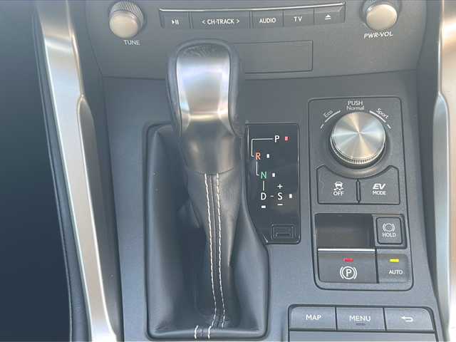 レクサス ＮＸ 300h Iパッケージ 沖縄県 2018(平30)年 6.9万km グラファイトブラックガラスフレーク 純正ナビ・TV・Bluetooth・CD・DVD/バックカメラ/ETC/シートヒーター/パワーシート/シートメモリー/パワーバックドア/コーナーセンサー/LEDヘッドライト/オートライト/衝突軽減システム/BSM/レーンキープアシスト/電子サイドブレーキ/ハンドルヒーター/クルーズコントロール