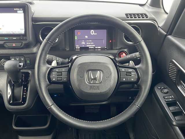 ホンダ Ｎ ＢＯＸ カスタム ターボ 三重県 2024(令6)年 2万km プラチナホワイトパール 禁煙/純正ナビ/バックカメラ/前後ドラレコ/ETC/ハーフレザーシート/シートヒーター/両側パワースライドドア/USB.タイプC給電/LEDオートライト/レーンキープアシスト/レーダークルーズコントロール/プリクラッシュ/革巻きステア/ステアリングスイッチ/コーナーセンサー/電動格納ウィンカーミラー/保証書/取扱説明書