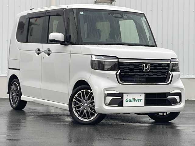 ホンダ Ｎ ＢＯＸ カスタム ターボ 三重県 2024(令6)年 2万km プラチナホワイトパール 禁煙/純正ナビ/バックカメラ/前後ドラレコ/ETC/ハーフレザーシート/シートヒーター/両側パワースライドドア/USB.タイプC給電/LEDオートライト/レーンキープアシスト/レーダークルーズコントロール/プリクラッシュ/革巻きステア/ステアリングスイッチ/コーナーセンサー/電動格納ウィンカーミラー/保証書/取扱説明書