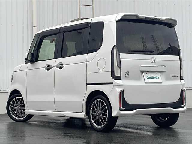 ホンダ Ｎ ＢＯＸ カスタム ターボ 三重県 2024(令6)年 2万km プラチナホワイトパール 禁煙/純正ナビ/バックカメラ/前後ドラレコ/ETC/ハーフレザーシート/シートヒーター/両側パワースライドドア/USB.タイプC給電/LEDオートライト/レーンキープアシスト/レーダークルーズコントロール/プリクラッシュ/革巻きステア/ステアリングスイッチ/コーナーセンサー/電動格納ウィンカーミラー/保証書/取扱説明書