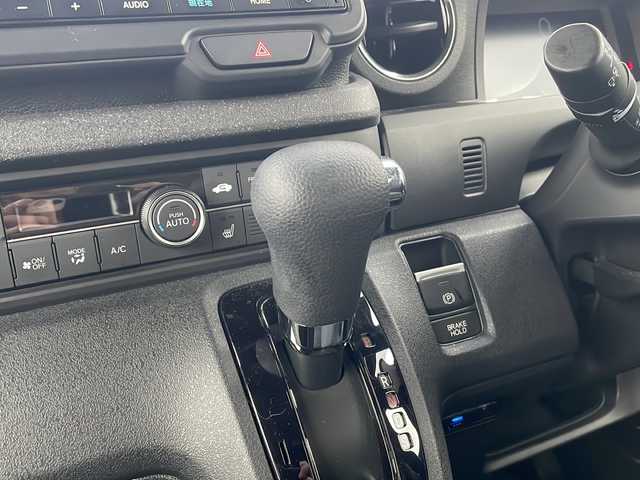 ホンダ Ｎ ＢＯＸ カスタム ターボ 三重県 2024(令6)年 2万km プラチナホワイトパール 禁煙/純正ナビ/バックカメラ/前後ドラレコ/ETC/ハーフレザーシート/シートヒーター/両側パワースライドドア/USB.タイプC給電/LEDオートライト/レーンキープアシスト/レーダークルーズコントロール/プリクラッシュ/革巻きステア/ステアリングスイッチ/コーナーセンサー/電動格納ウィンカーミラー/保証書/取扱説明書