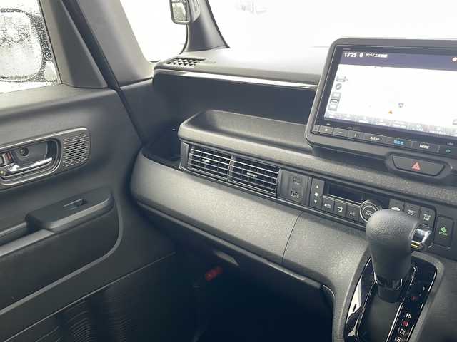 ホンダ Ｎ ＢＯＸ カスタム ターボ 三重県 2024(令6)年 2万km プラチナホワイトパール 禁煙/純正ナビ/バックカメラ/前後ドラレコ/ETC/ハーフレザーシート/シートヒーター/両側パワースライドドア/USB.タイプC給電/LEDオートライト/レーンキープアシスト/レーダークルーズコントロール/プリクラッシュ/革巻きステア/ステアリングスイッチ/コーナーセンサー/電動格納ウィンカーミラー/保証書/取扱説明書