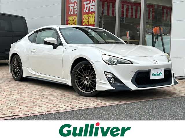 トヨタ ８６ GT 鳥取県 2014(平26)年 8.6万km サテンホワイトパール TRDフルエアロ/TRD4本マフラー/社外17インチAW/純正AWスタットレス4本積込/６速マニュアル/スマートキーx2個/ドライブレコーダー/純正メモリナビゲーション/フルセグ・Bluetooth/バッックカメラ/社外ウーファー/オートエアコン/オートライト/キセノンライト/ETCユニット