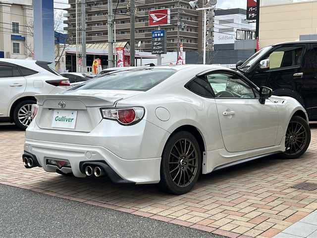 トヨタ ８６ GT 鳥取県 2014(平26)年 8.6万km サテンホワイトパール TRDフルエアロ/TRD4本マフラー/社外17インチAW/純正AWスタットレス4本積込/６速マニュアル/スマートキーx2個/ドライブレコーダー/純正メモリナビゲーション/フルセグ・Bluetooth/バッックカメラ/社外ウーファー/オートエアコン/オートライト/キセノンライト/ETCユニット