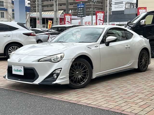 トヨタ ８６ GT 鳥取県 2014(平26)年 8.6万km サテンホワイトパール TRDフルエアロ/TRD4本マフラー/社外17インチAW/純正AWスタットレス4本積込/６速マニュアル/スマートキーx2個/ドライブレコーダー/純正メモリナビゲーション/フルセグ・Bluetooth/バッックカメラ/社外ウーファー/オートエアコン/オートライト/キセノンライト/ETCユニット