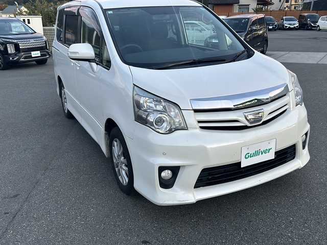 トヨタ ノア Si 山梨県 2012(平24)年 16.6万km ホワイトパールクリスタルシャイン 純正SDナビ/フルセグTV　BT/バックカメラ/両側パワースライドドア/4WD/ビルトインETC/前後コーナーセンサー/パドルシフト/オートライト/オールオートPW/ウインカーミラー