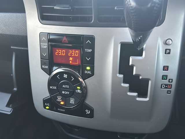 トヨタ ノア Si 山梨県 2012(平24)年 16.6万km ホワイトパールクリスタルシャイン 純正SDナビ/フルセグTV　BT/バックカメラ/両側パワースライドドア/4WD/ビルトインETC/前後コーナーセンサー/パドルシフト/オートライト/オールオートPW/ウインカーミラー