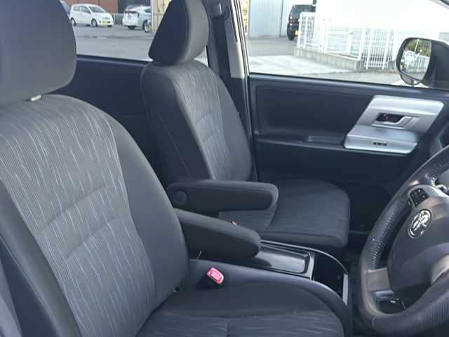 トヨタ ノア Si 山梨県 2012(平24)年 16.6万km ホワイトパールクリスタルシャイン 純正SDナビ/フルセグTV　BT/バックカメラ/両側パワースライドドア/4WD/ビルトインETC/前後コーナーセンサー/パドルシフト/オートライト/オールオートPW/ウインカーミラー